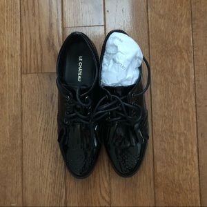 Le Chateau Pantent Lace-Up Oxford Shoes